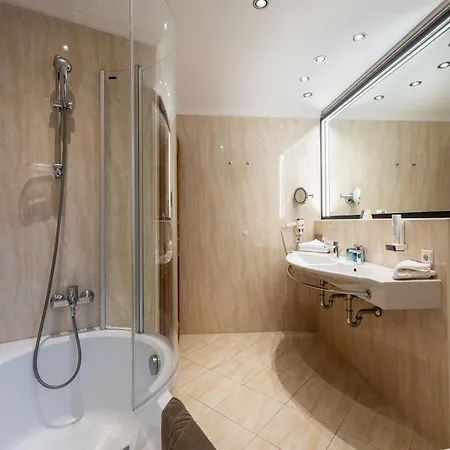 Zum Hirschen Zell Am ホテル 4*