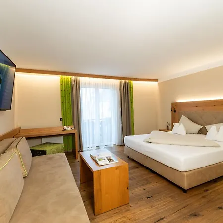 ホテル Zum Hirschen Zell Am ツェル アム ゼー