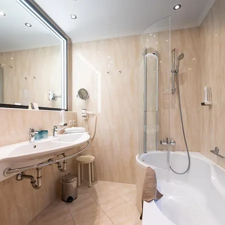 ホテル Zum Hirschen Zell Am 4*