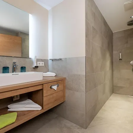 Zum Hirschen Zell Am 4*