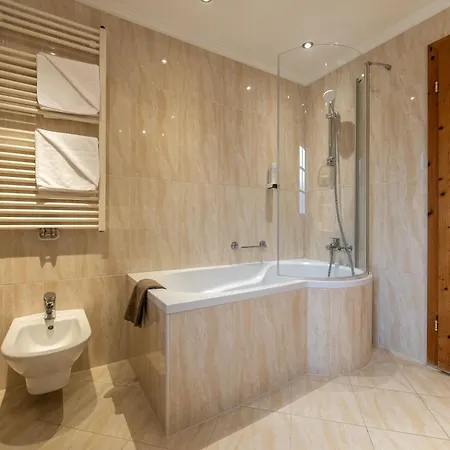 Zum Hirschen Zell Am ツェル アム ゼー